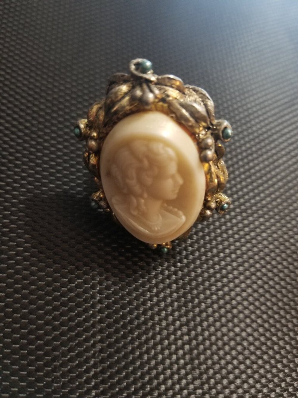 Antique Yellow-Gold Cameo Ring